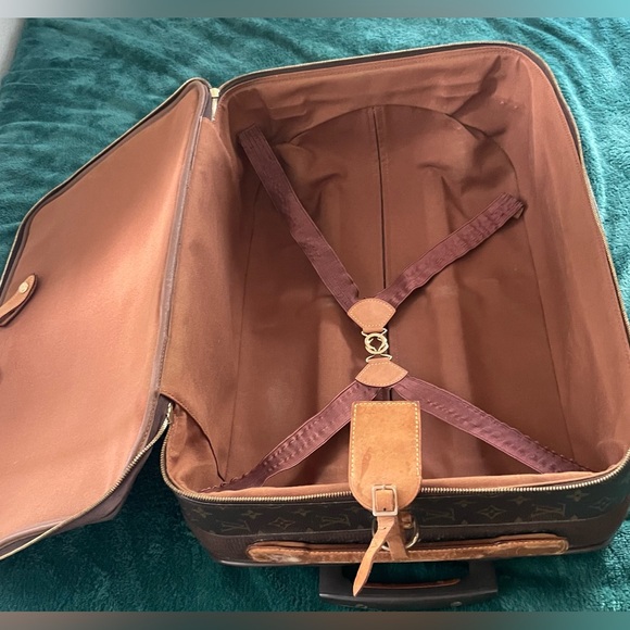 Authentic Louis Vuitton Rolling Suitcase - Picture 10 of 16